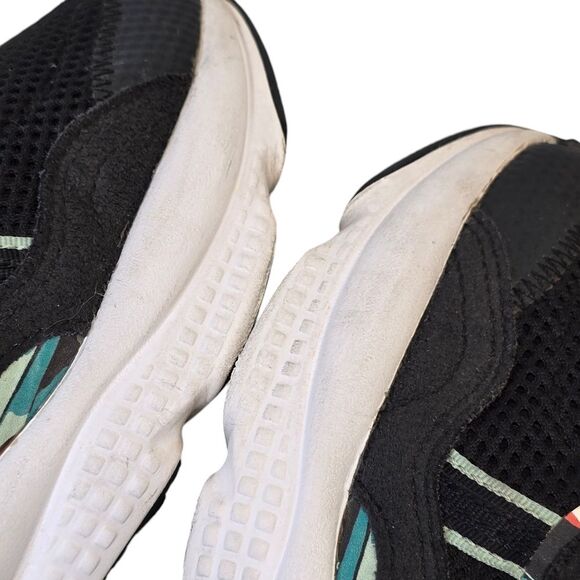 Adidas Men's 10.5 Ozweego Black/Cloud White Tropical Print Sneakers FZ3829 - Picture 10 of 15